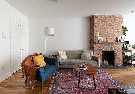 5th image of 210 Calyer St Floor 2