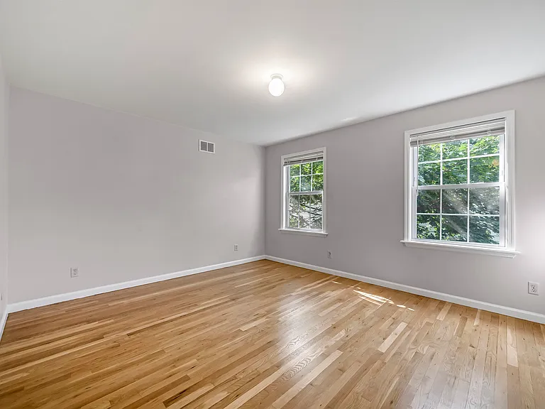 3 Montrose Ave #2 — Photo 6