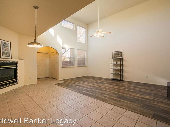 4th image of 4612 Gretta Ct NE