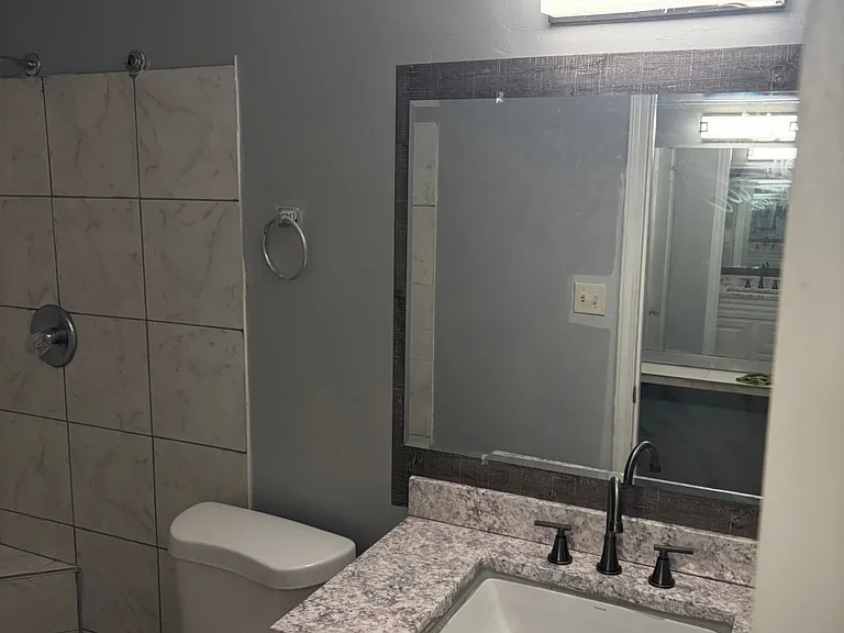 570 Chatsworth Dr — Photo 18