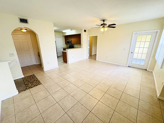 2nd image of 705 Belmont Ln