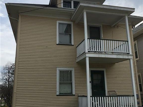 3rd image of 554 Tacoma Ave