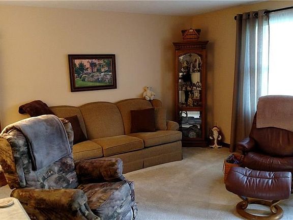 5th image of 255 Wimbledon Ct