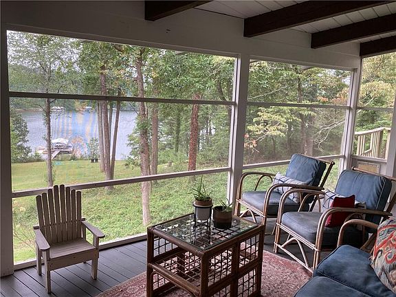 2nd image of 1067 Dixon Dr