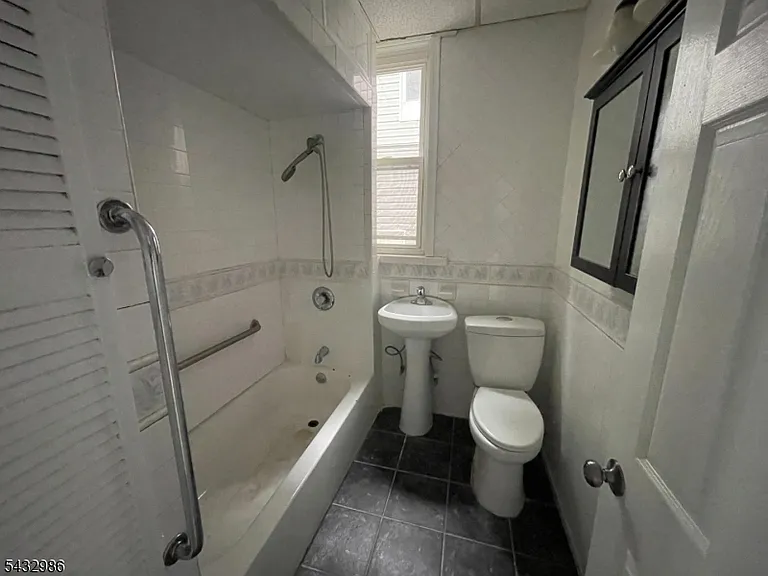 8 Treacy Ave — Photo 6