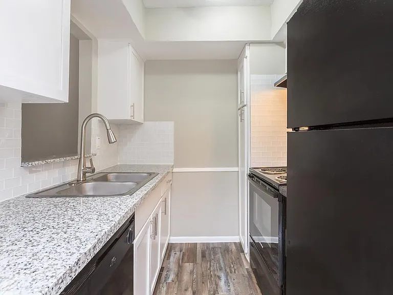 Camelot Apartments — Photo 45