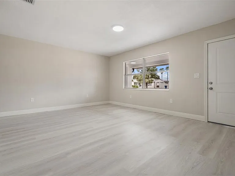 14040 Miramar Ave — Photo 9
