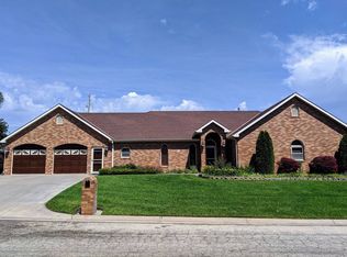 810 Frank Marshall Dr, Marysville, KS 66508