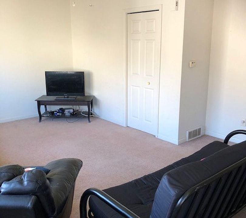2nd image of 614 16th St SW #614
