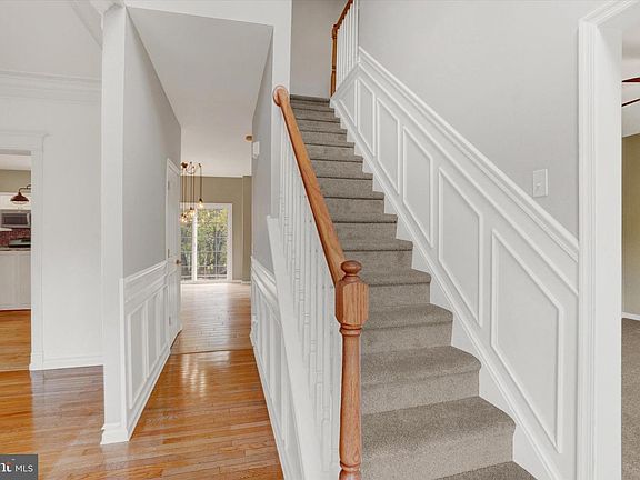 3rd image of 857 Willow Ridge Ct