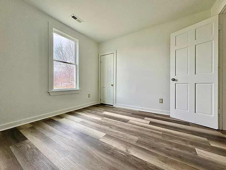 2117 Bertrand St — Photo 8