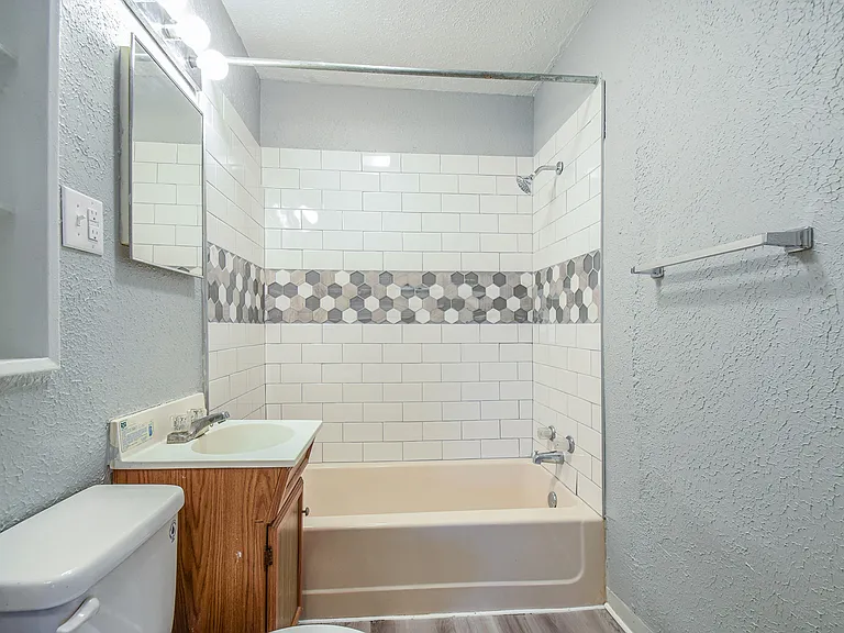526 S Edison Ave — Photo 9