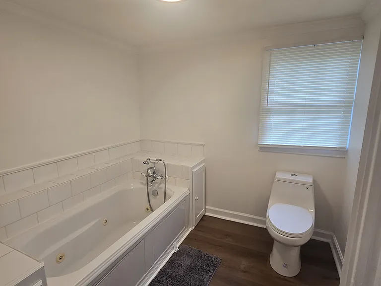 Master Suite bathroom with soaking tub