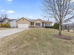 N8227 Pritchard Farm Rd, Ixonia, WI 53036