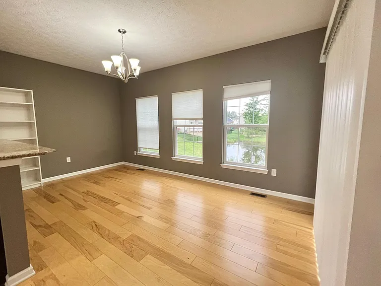 10454 Dogwood Dr — Photo 3