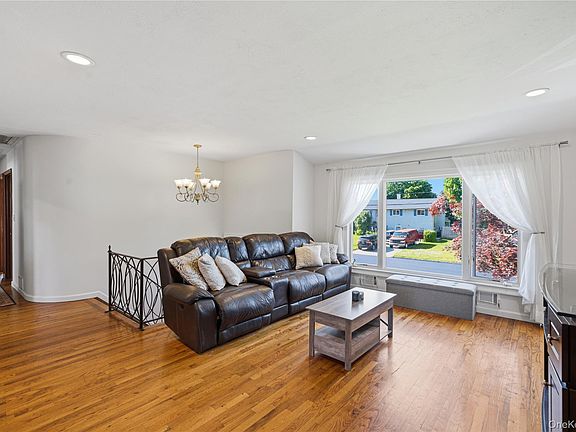 3rd image of 129 Sherman Street