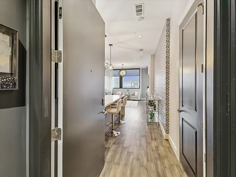 1211 Caroline St #1304 — Photo 12