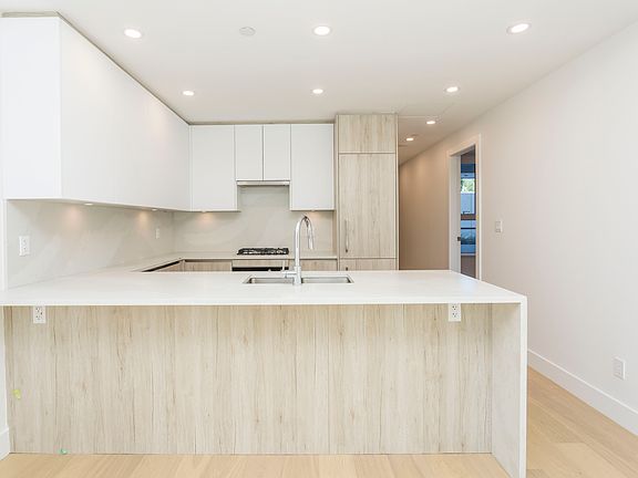 4th image of 423 6th St #313