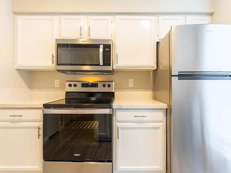 3900 Woodchase Dr #13 — Photo 1