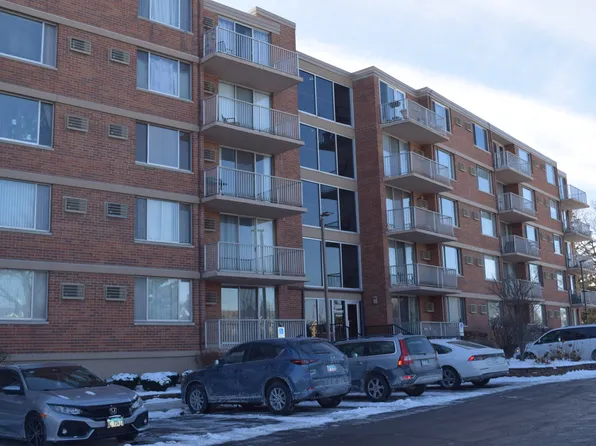 2200 S Stewart Ave APT 4C, Lombard, IL 60148