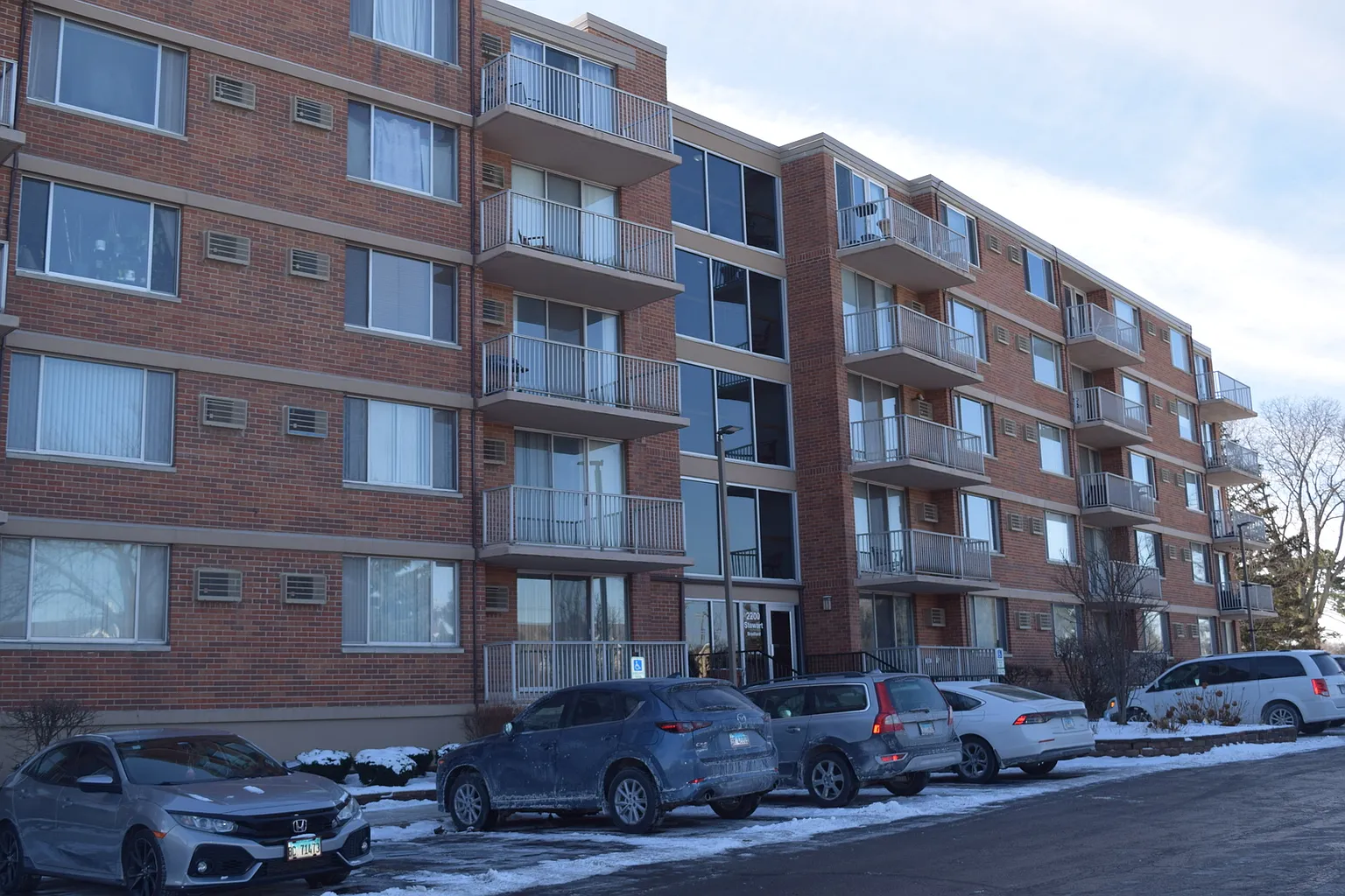 2200 S Stewart Ave APT 4C photo 1