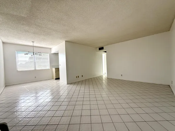 9 Hastings E, West Palm Beach, FL