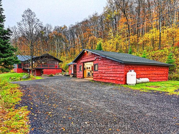 5th image of 421 Peggs Mountain Rd