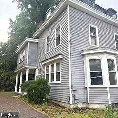 Building Photo - 117 E Walnut Ave #D