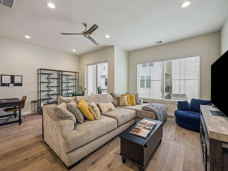 803 Sienna Palm Ln — Photo 6