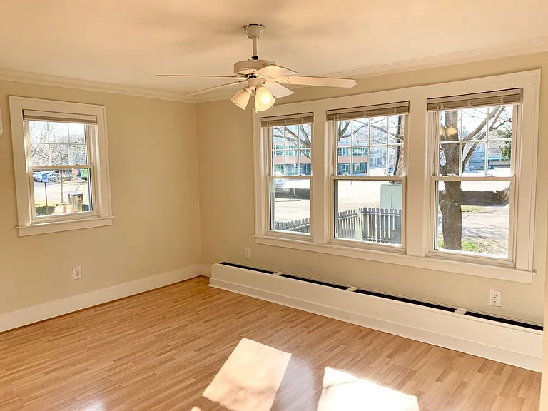 156 N Worth St — Photo 10