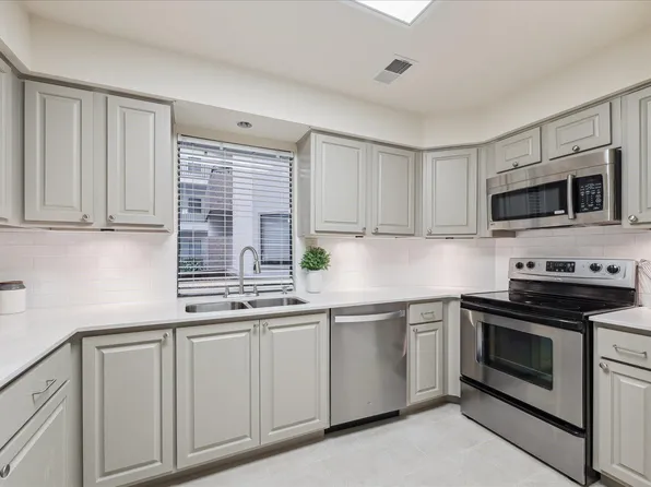 5220 Weslayan St #109, Houston, TX 77005