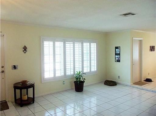 5th image of 305 Venice Dr