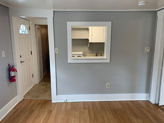 4th image of 74-76 Seavey St #76-1/2
