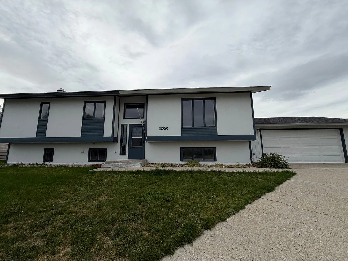 Spacious 5-Bedroom, 3-Bath Home with Garage & Multiple Living Areas — Photo 1