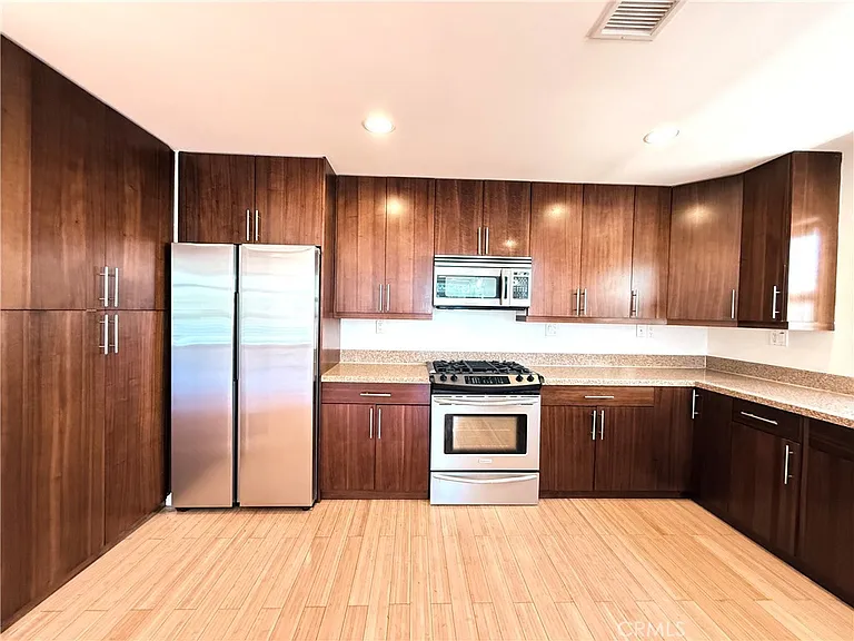 12908 Bloomfield St #103 — Photo 8
