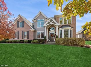 9785 Stonecastle Ln, Crystal Lake, IL 60014
