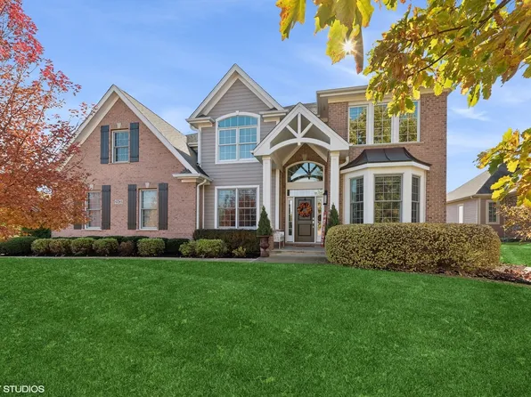 9785 Stonecastle Ln, Crystal Lake, IL 60014