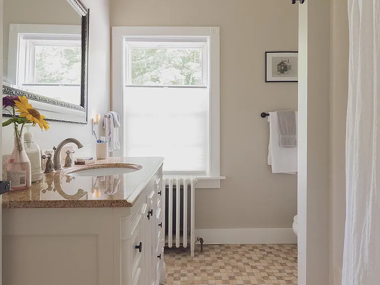 913 Sawyer St — Photo 18