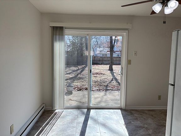 4th image of 1001 Oriole Dr #C