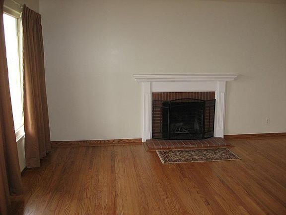 3rd image of 548 Zita Dr