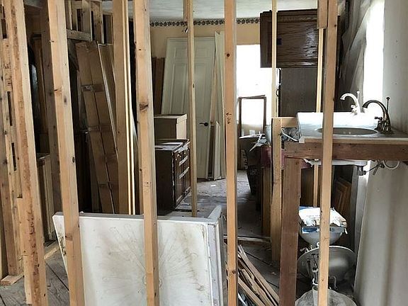 4th image of 7321 Lake St