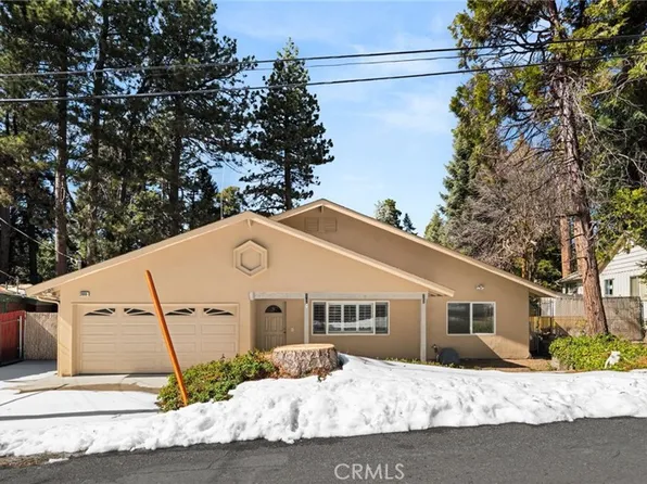 31686 Luring Pines Cir, Running Springs, CA 92382