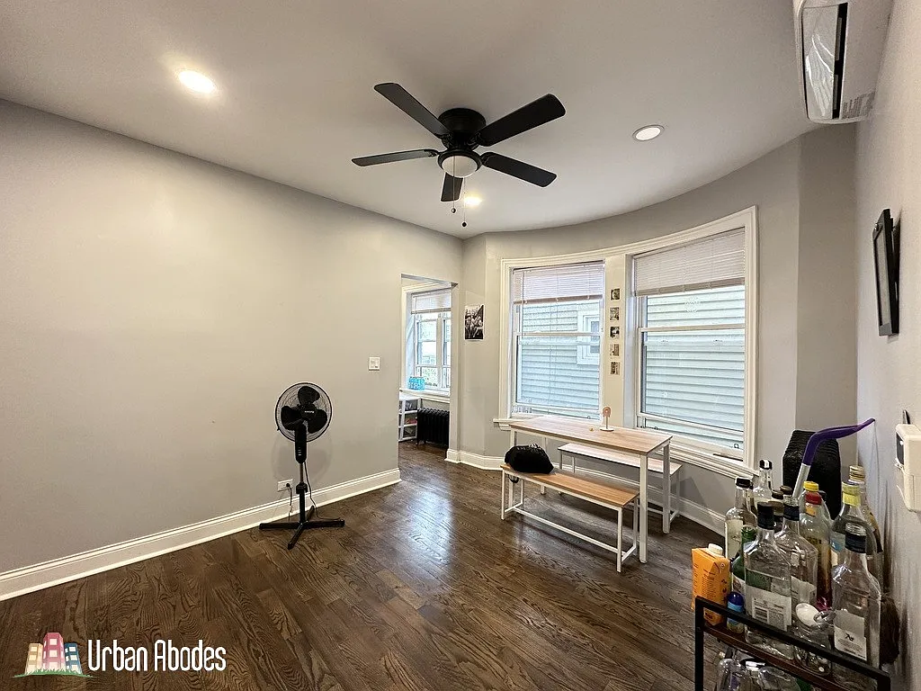 3 bed, 1800 sqft, $3,700 — Photo 4