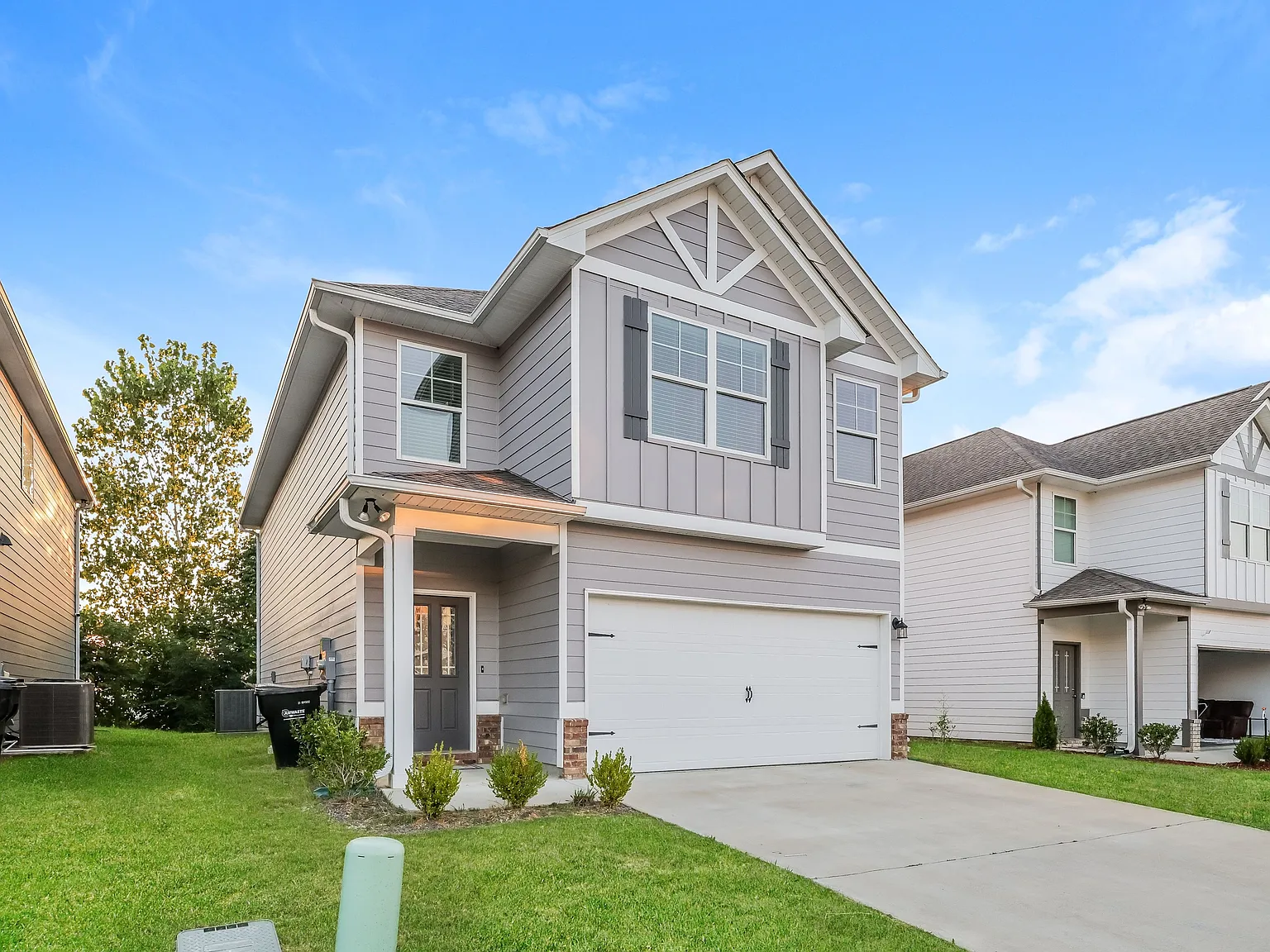 4 bed, 2.5 bath, 2047 sqft, $2,099 — Photo 2