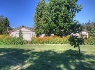 942 Breezy Ln, Grants Pass, OR 97527