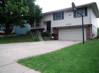 7773 Greenleaf Dr, La Vista, NE 68128