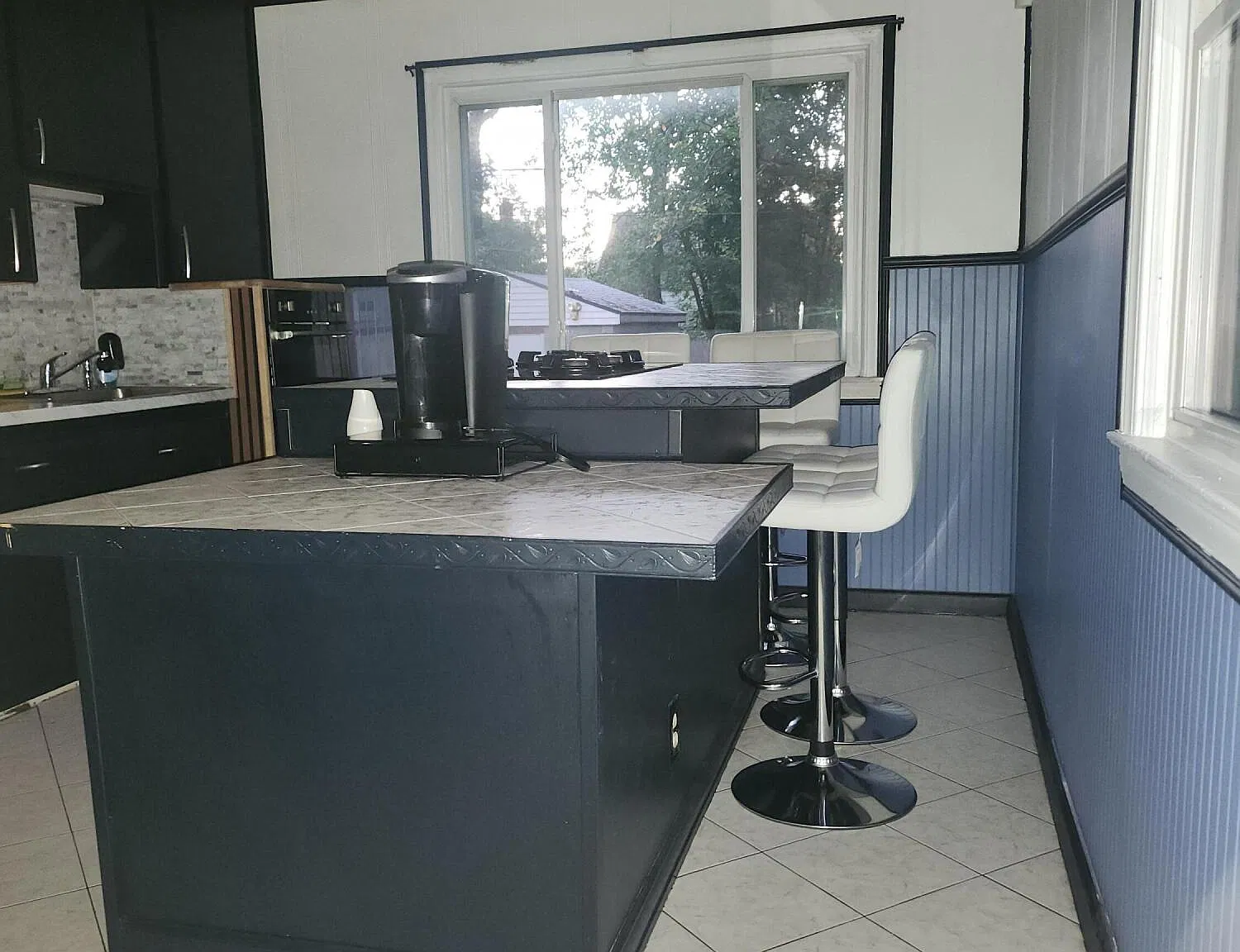2 bed, 1.0 bath, 796 sqft, $1,300 — Photo 2