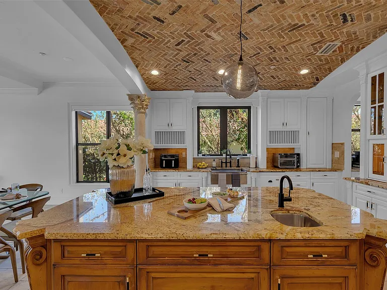 1011 Rhodes Villa Ave — Photo 60