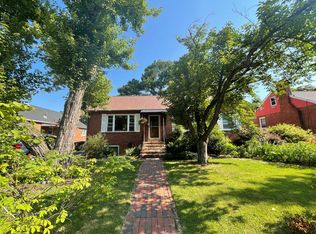 5821 4th St S, Arlington, VA 22204