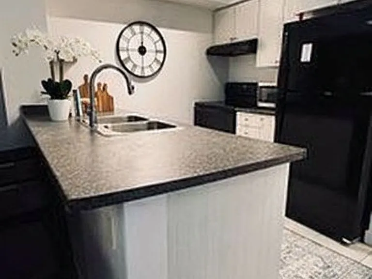 8 Trent Ave #1112 — Photo 3